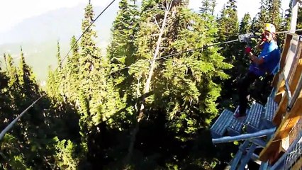 Une descente mémorable en tyrolienne longue de 2 km au Canada