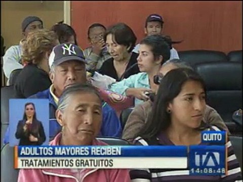 Adultos mayores reciben tratamientos gratuitos