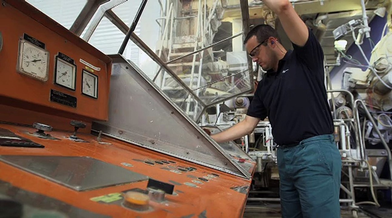 Découvrir le métier de conducteur de machine à papier - "Beau Travail !"