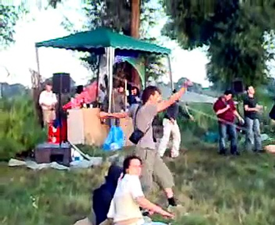 German LSD - GOA Party with very druff Guy
