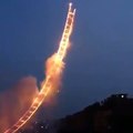 Feu d'artifice Sky Ladder - L'échelle de feu de Cai Guoqiang