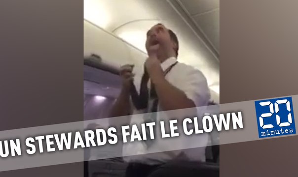 Un stewards fait le clown lors de la présentation des consignes de sécurité