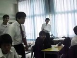 Math Japanese teacher waking up a student /Maestro japonés despertando a su alumno