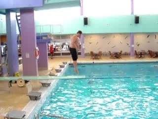 Plongeoir a la piscine