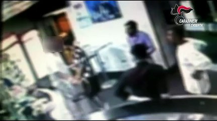 Villa Literno (CE) - "Offende" figlio di un boss e gli incendiano il bar: due arresti (13.08.15)