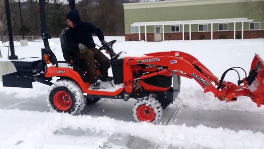 Kubota BX-25D Plowing Snow - video dailymotion