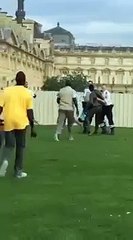 Des vendeurs à la sauvette agresse des policiers à Paris