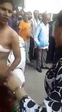 ایک لڑکا کھسرا بن کر لڑکیو ں کو تنگ کرتا تھا .پھر اس غریب کا جو حشر ہوا و o آپ خود دکھیں لیں.