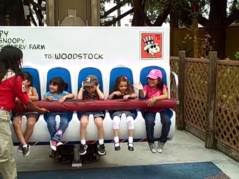 Little girl gets stuck on a ride at Knott's- Second in on the right.