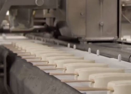 Mira cómo las fábricas producen distintos tipos de helado