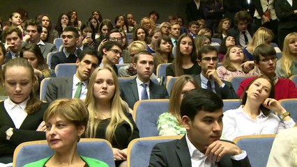 Russia is a "key" partner to end the Syrian crisis, says Sarkozy