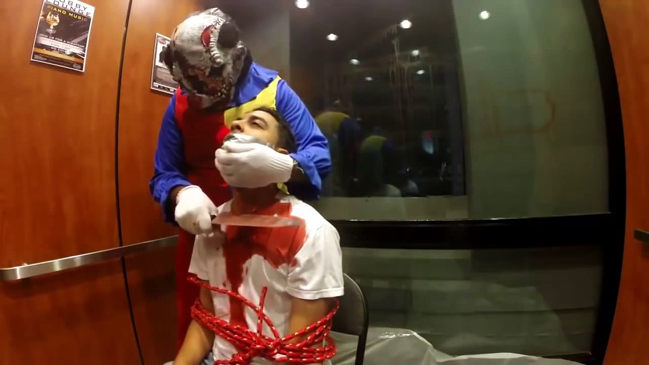 La escalofriante broma: Payaso asesino en ascensor