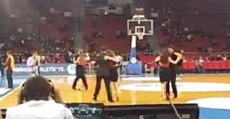 Anadolu Efes'ten Erdoğan'a 'vals'li gönderme