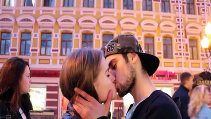 ПРИКОЛЫ 2015  Поцелуй с незнакомками в засос 21 ♥ Страстный поцелуй   ♥ KISSING PRANK 2015 # 372