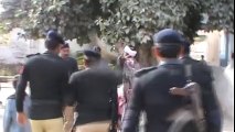 پنجاب میں کالی وردی والوں کے کالے کارنامے : جام پور میں طاقت کے نشے میں چور پولیس افسر کا بزرگ شہری اور خاتون پر تشدد  م