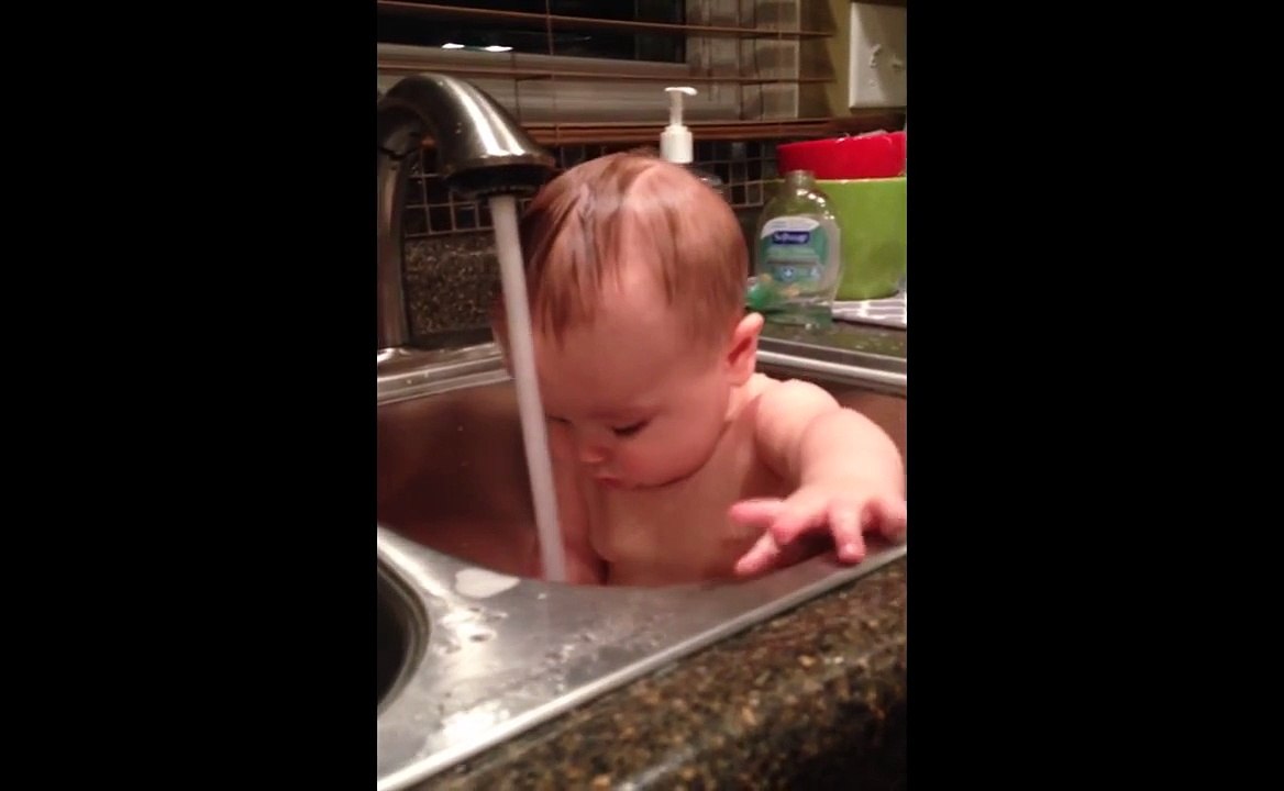 Bath-Baby-Is-Surprised-Every-Time