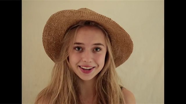 Portrait en timelapse d'une fille de 0 à 16 ans