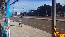 Il voulait lui voler son sac à main, elle est repartie avec son scooter