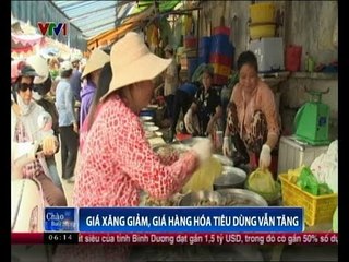 Giá xăng giảm, hàng hóa tiêu dùng vẫn tăng