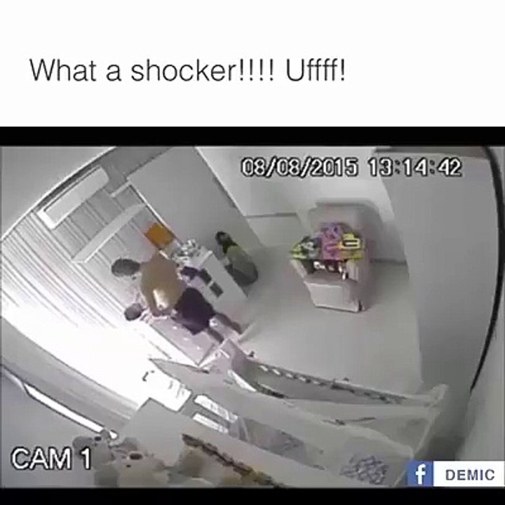 Ne jamais laisser son bébé seul sur la table à langer... Chaud!!!