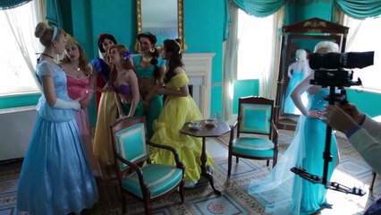 Frozen - A Musical feat. Disney Princesses