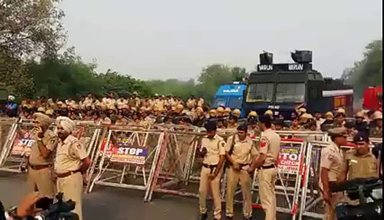 Police  stopped peacefully marching Sikh Parcharaks  (3)