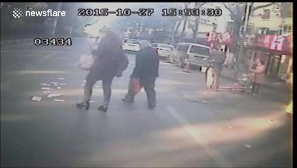 Helpful people return bundle of cash dropped by careless cyclist