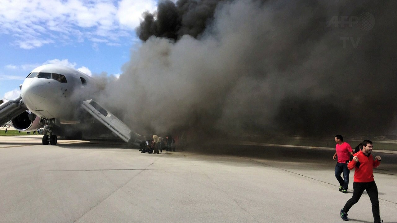 Boeing geht auf US-Flughafen in Flammen auf