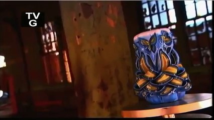 فیکٹری میں رنگی برنگی ، خوبصورت موم بتیاں کیسے تیار کی جاتی ہیں ۔۔ یہ ویڈیو دیکھیے