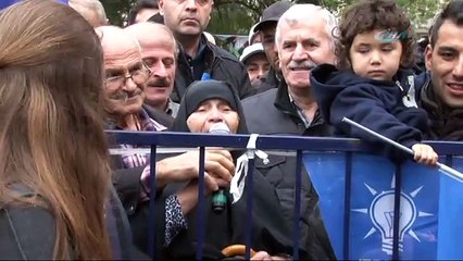 Kalabalığı 80’lik nine coşturdu