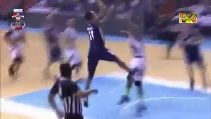 Chris Newsome posterized Arwind Santos (Dunk of the Week)