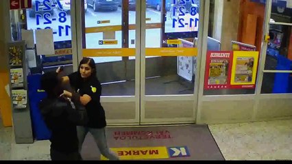 Une employé de supermarché empeche les voleurs de partir, à coup de lacrymo... Quel courage!