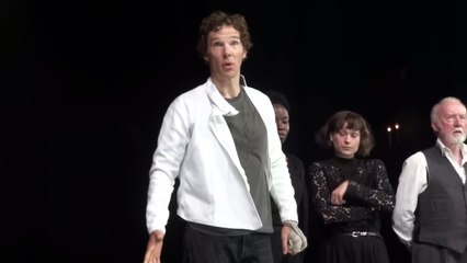 Download Video: Benedict Cumberbatch lance, sur scène, un appel au soutien des réfugiés