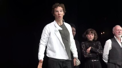 Benedict Cumberbatch lance, sur scène, un appel au soutien des réfugiés