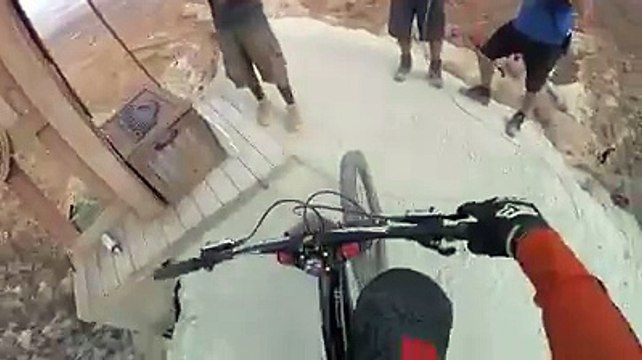 VTT : Une descente vertigineuse - Sport extrême rider wtf