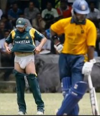 Afridi Has Match Jeetane Ki Khushi Mein Pent Utar Bhate ( Must Watch)