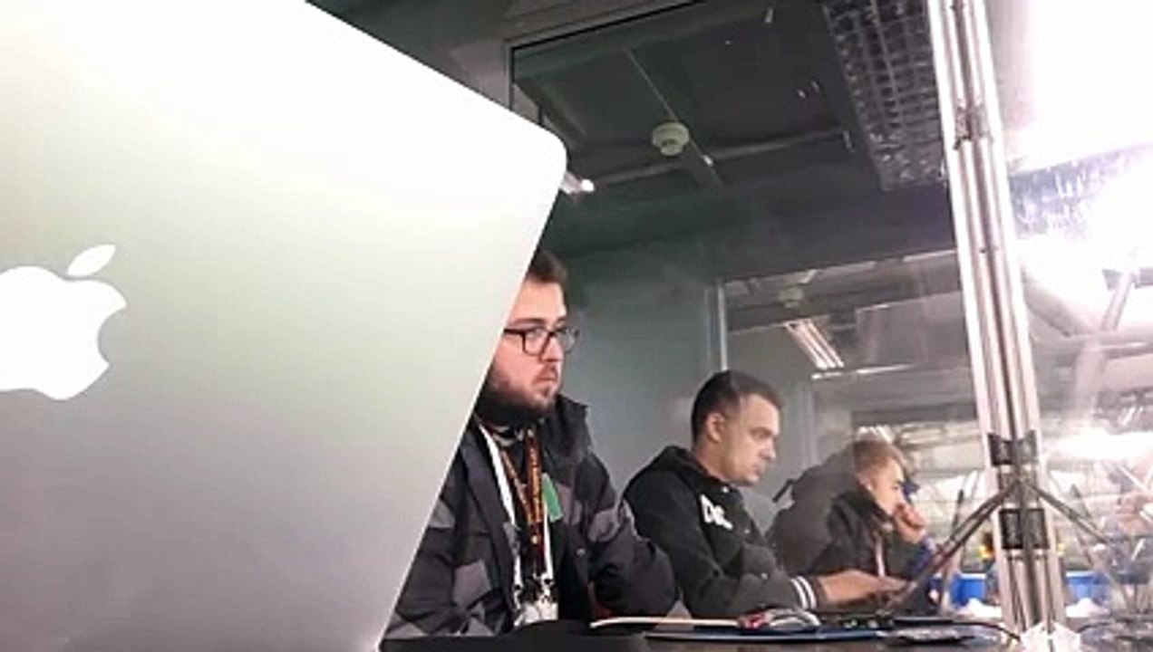 Un rédacteur web éclate sa souris pendant un match de football