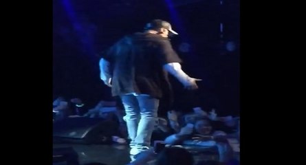 En colère Justin Bieber arrête son concert après une chanson
