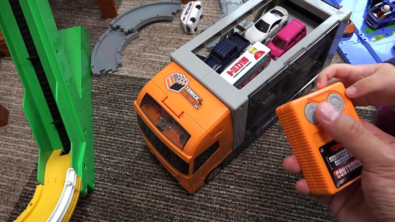 トミカ リモコン キャリアカー ラジコン TOMICA car transporter of radio‐controlled model