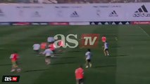 Sergio Ramos humilla a Pepe con un toque espectacular