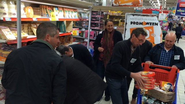 Les agriculteurs viennent vider les rayons