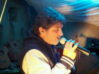 Thierry chante en Super amateur karaoké De l'amour Johnny Hallyday