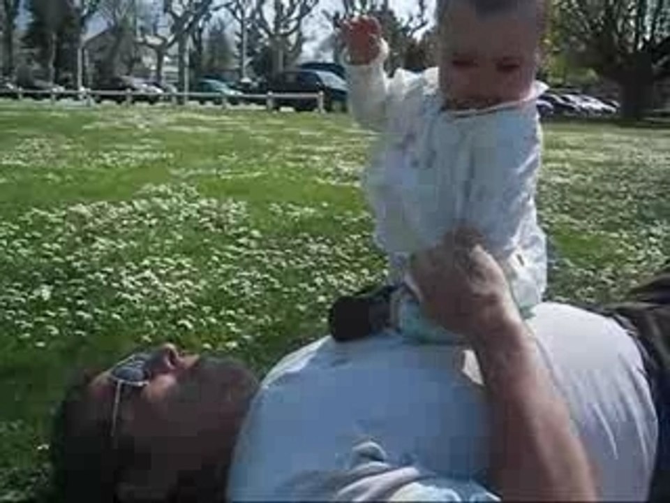 On se roule dans l'herbe a Aix-Les_Bains