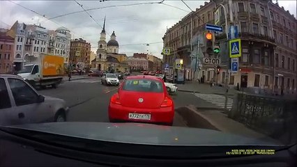 Motorista estressado quebra para-brisas de rival com taco de golfe