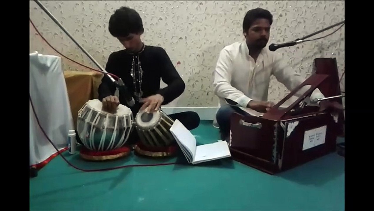 chalo chaleay aj dua day lae by Qamar khaan and Haroon khaan (tabla)