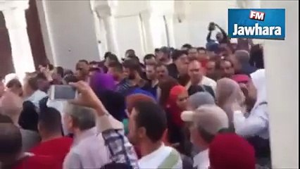 الشخص الذي أقدم على محاولة الانتحار يروي تفاصيل الحادثة وابنه الذي أنقذه من الموت