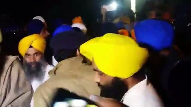 Sikh preacher giving blood to badal (1)