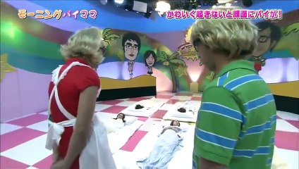 How correctly wake up girl! Crazy and weird Japanese Show! Japanese show - Японское 如何唤醒女孩