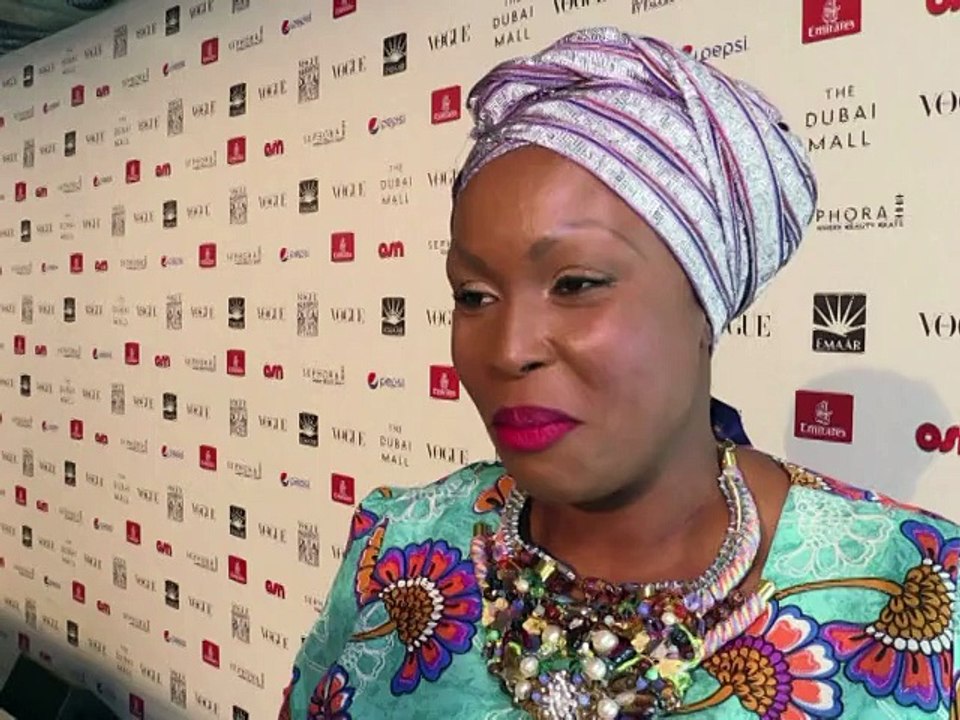 A Dubaï, une créatrice de mode saoudienne revisite la robe traditionnelle