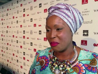 A Dubaï, une créatrice de mode saoudienne revisite la robe traditionnelle